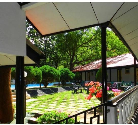 Jayasinghe Holiday Resort Катарагама Экстерьер фото