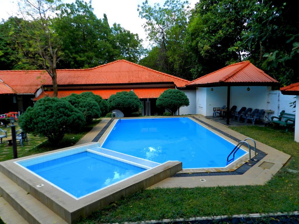 Jayasinghe Holiday Resort Катарагама Экстерьер фото